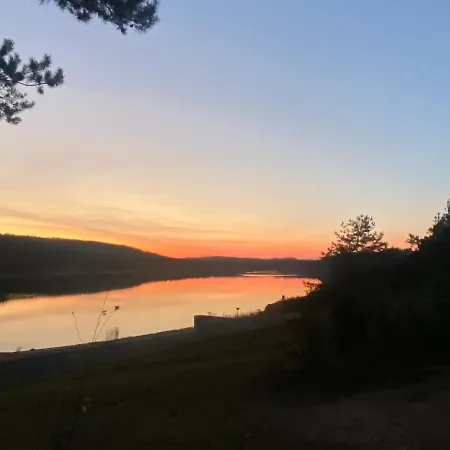 Nad Zalewem -pensjonat, Konukevi