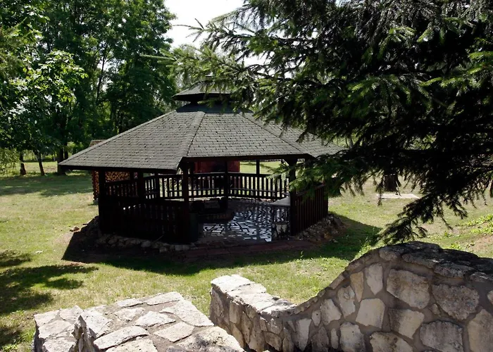 Nad Zalewem -pensjonat, בית הארחה Dzibice