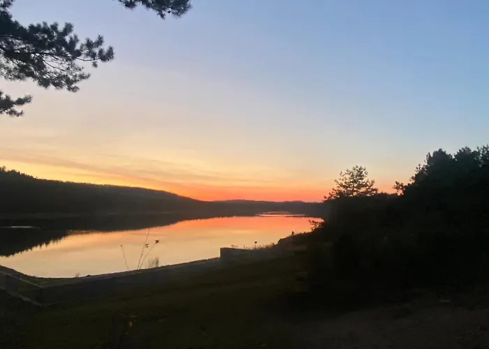 Nad Zalewem -pensjonat, בית הארחה